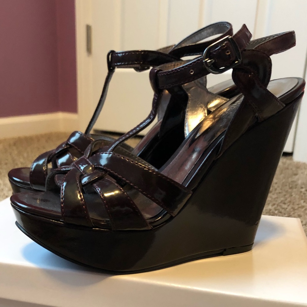 Women’s size 6.5M Carlos wedge in wine leather